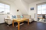 Wohnzimmer - Wohnung 03: Balkon, Boddenblick, Sauna- und Schwimmbadnutzung - Top-Hundeurlaub