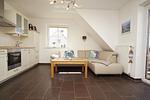 Wohnzimmer - Wohnung 03: Balkon, Boddenblick, Sauna- und Schwimmbadnutzung - Top-Hundeurlaub