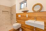 Gäste-WC - Ferienhaus "Haffhus" mit Balkon, Terrasse und 2 Bädern - Top-Hundeurlaub