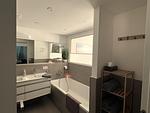 Badezimmer 2: Badewanne, Haartrockner - FeWo Strandloft in PRORA - 7.12 - Top-Hundeurlaub