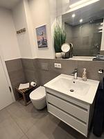 Badezimmer 1: Dusche, Infrarotsauna - FeWo Strandloft in PRORA - 7.12 - Top-Hundeurlaub
