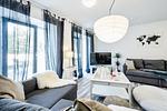 Wohn/Essbereich: Schlafsofa für 2 Personen, TV, Zugang zur Terrasse - FeWo Hygge in PRORA - 6.02 - Top-Hundeurlaub