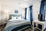 Schlafzimmer 1: Doppelbett (180x200), TV - FeWo Hygge in PRORA - 6.02 - Top-Hundeurlaub