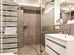 2 x Badezimmer mit Dusche - FeWo Dünenheide 3.3 in PRORA - 7.33 - Top-Hundeurlaub