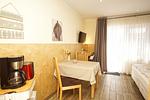 Wohnzimmer - Bungalow Hanseatchen: Terrasse - Top-Hundeurlaub