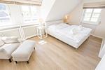Schlafzimmer - Landhaus Tinnumburg - Top-Hundeurlaub