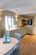 Küche / Küchenzeile - Ferienhaus Fjord Cottage Steinbergkirche - Top-Hundeurlaub