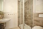 Badezimmer mit Dusche und WC - Wohnung 128 - Top-Hundeurlaub