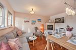 Wohnzimmer - Ferienwohnung Strandbrise mit Kamin und Balkon - Top-Hundeurlaub
