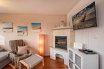 Wohnzimmer - Ferienwohnung Strandbrise mit Kamin und Balkon - Top-Hundeurlaub