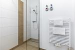 Badezimmer mit Dusche - Aparthotel Ostseeallee 5-46 - Top-Hundeurlaub