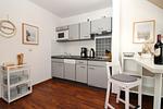 Küche / Küchenzeile - Appartementanlage Strandjuwel Fewo 253 - Top-Hundeurlaub
