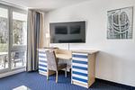 Ferienwohnung Strandrose Zingst – Arbeitsplatz mit großem TV und maritimem Design - Strandrose - Top-Hundeurlaub