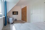 Schlafzimmer 2 mit Flachbild TV - Strandhaus WE 05 "Knud's Hus" - Top-Hundeurlaub