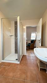 Badezimmer - Ferienhaus Findling Seestraße26c - Top-Hundeurlaub