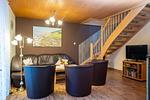 Wohnzimmer mit TV und Kamin - Haus Ostseetraum - Top-Hundeurlaub