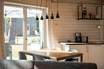 ChatGPT:Ferienhaus Nordkugel – Kugelhaus am Tollensesee – stilvoller Essplatz mit Designbeleuchtung - Nordkugel - Top-Hundeurlaub