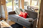 ChatGPT:Ferienhaus Nordkugel – Kugelhaus am Tollensesee – gemütliches Sofa mit Ausblick auf Terrasse und Garten - Nordkugel - Top-Hundeurlaub