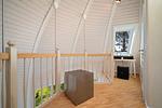 Ferienhaus Nordkugel – Kugelhaus am Tollensesee – Galerie im Obergeschoss mit Leseecke & Blick ins Grüne - Nordkugel - Top-Hundeurlaub
