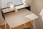 Ferienhaus Nordkugel – Kugelhaus am Tollensesee – stilvoller Schreibtisch mit Designlampe in sonniger Galerieecke - Nordkugel - Top-Hundeurlaub