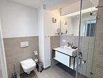 Badezimmer: Dusche, WC, Haartrockner - FeWo Albatros in Prora - 6.52 - Top-Hundeurlaub