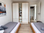 Schlafzimmer 2: 2xEinzelbetten (90x200) - FeWo Albatros in Prora - 6.52 - Top-Hundeurlaub