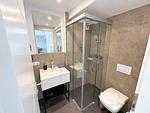 Badezimmer: Dusche, WC, Haartrockner - FeWo Albatros in Prora - 6.52 - Top-Hundeurlaub