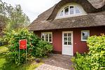 Außenansicht eines charmanten Reethauses - Sanddornhus - Top-Hundeurlaub