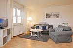 Wohnzimmer Schlafcouch und Sessel - Wohnung 04 -Promenadendeck - Top-Hundeurlaub