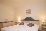 Schlafzimmer mit Doppelbett - Wohnung 04 -Promenadendeck - Top-Hundeurlaub
