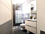 modernes sauberes Badezimmer mit ebenerdiger Dusche - Paola - Top-Hundeurlaub