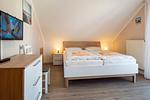 Schlafzimmer mit Doppelbett - Reihenhaus 6b - Schwalbe - Top-Hundeurlaub