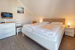Schlafzimmer mit Doppelbett - Reihenhaus 6b - Schwalbe - Top-Hundeurlaub