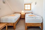 Schlafzimmer mit zwei Einzelbetten - Reihenhaus 6b - Schwalbe - Top-Hundeurlaub