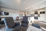 Wohn-Essbereich mit Couch - Nordseeresort Friesland 50-3-s - Top-Hundeurlaub