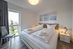 Schlafzimmer mit Doppelbett - Nordseeresort Friesland 50-3-s - Top-Hundeurlaub
