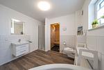 Badezimmer mit Saunabereich - Nordseeresort Friesland 50-3-s - Top-Hundeurlaub