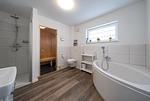 Badezimmer mit Dusche - Nordseeresort Friesland 50-3-s - Top-Hundeurlaub