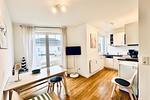 Wohnbereich mit Essplatz und Küchenzeile - Ferienwohnung blaue Koje - Top-Hundeurlaub