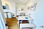 Heller Essbereich im Wohnzimmer - Ferienwohnung blaue Koje - Top-Hundeurlaub