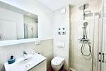 Modernes Badezimmer mit Dusche und WC - Ferienwohnung blaue Koje - Top-Hundeurlaub