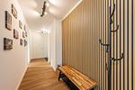 Fassade / Eingang - Ferienwohnung Ostseebude mit Balkon und nur 800 m zum Strand - Top-Hundeurlaub