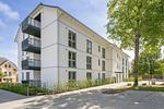 Fassade / Eingang - Ferienwohnung Ostseebude mit Balkon und nur 800 m zum Strand - Top-Hundeurlaub