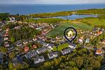 Vogelperspektive - Ferienwohnung Ostseebude mit Balkon und nur 800 m zum Strand - Top-Hundeurlaub