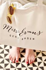 Dekoratives Detail - Miss Evans - Top-Hundeurlaub