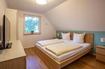 Ferienwohnung Merlin Ausguck Röbel/Müritz - Schlafzimmer mit Doppelbett - Merlin Ausguck - Top-Hundeurlaub