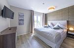 Ferienwohnung Boddendeck Ostseebad Wustrow ZweiWasser Alte Seefahrtschule Schlafzimmer mit Doppelbett - Boddendeck - Top-Hundeurlaub