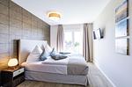 Ferienwohnung Boddendeck Ostseebad Wustrow ZweiWasser Alte Seefahrtschule Schlafzimmer mit Doppelbett - Boddendeck - Top-Hundeurlaub