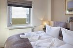 Schlafzimmer OG - Listend Blick - Top-Hundeurlaub