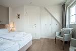 Schlafzimmer OG - Listend Blick - Top-Hundeurlaub